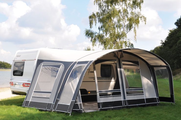 Recensent Bemiddelaar Associëren Koop een voortent voor bij uw caravan