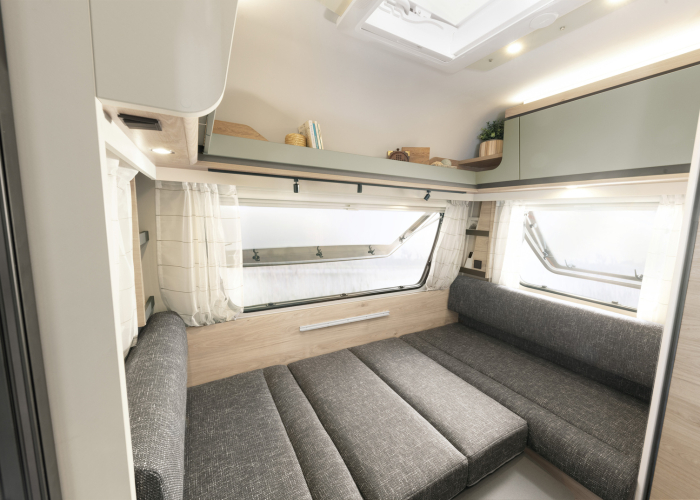 Campolife-Dethleffs-Camper-460EL-eethoek-naar-bed-2