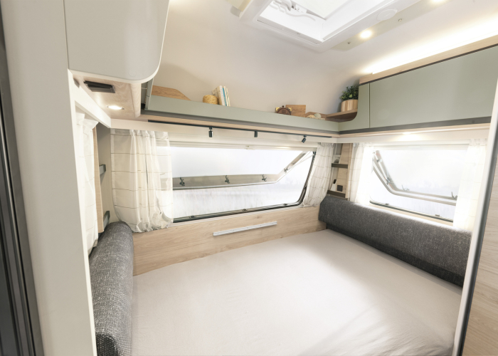 Campolife-Dethleffs-Camper-460EL-eethoek-naar-bed-3