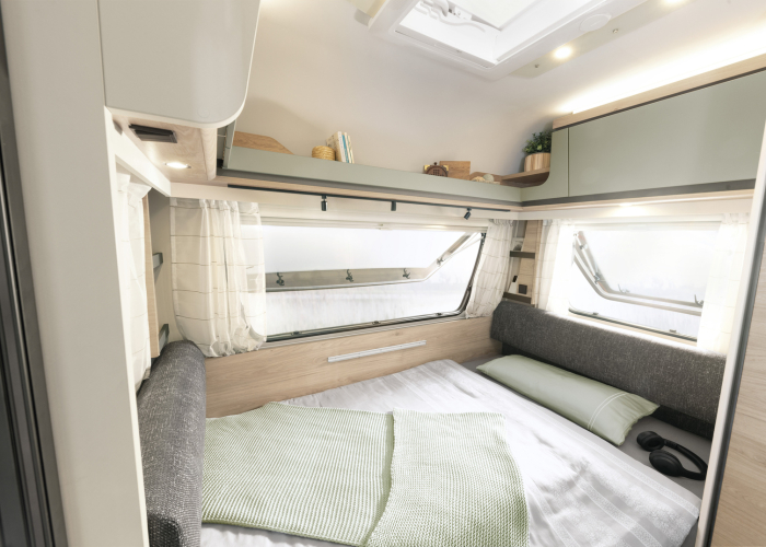 Campolife-Dethleffs-Camper-460EL-eethoek-naar-bed-4