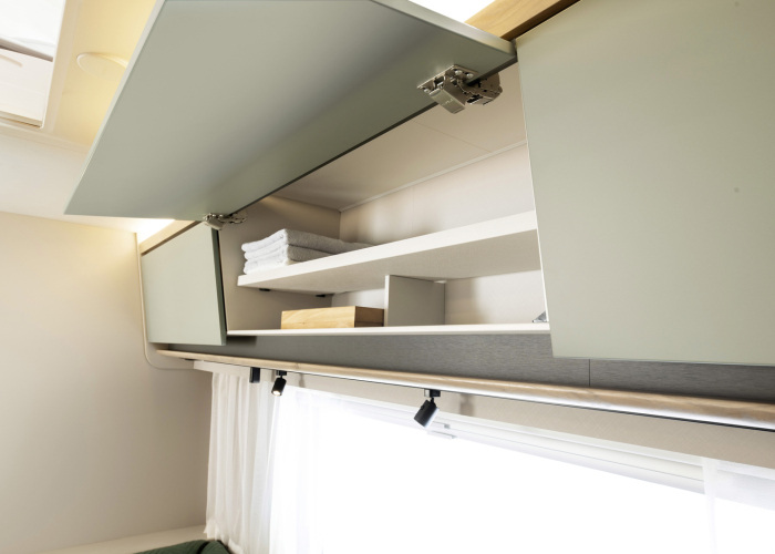 Campolife-Dethleffs-Camper-560-FMK-bergruimte-bovenkast