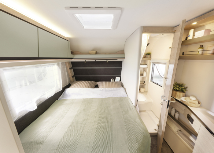 Campolife-Dethleffs-Camper-560-FMK-slaapkamer