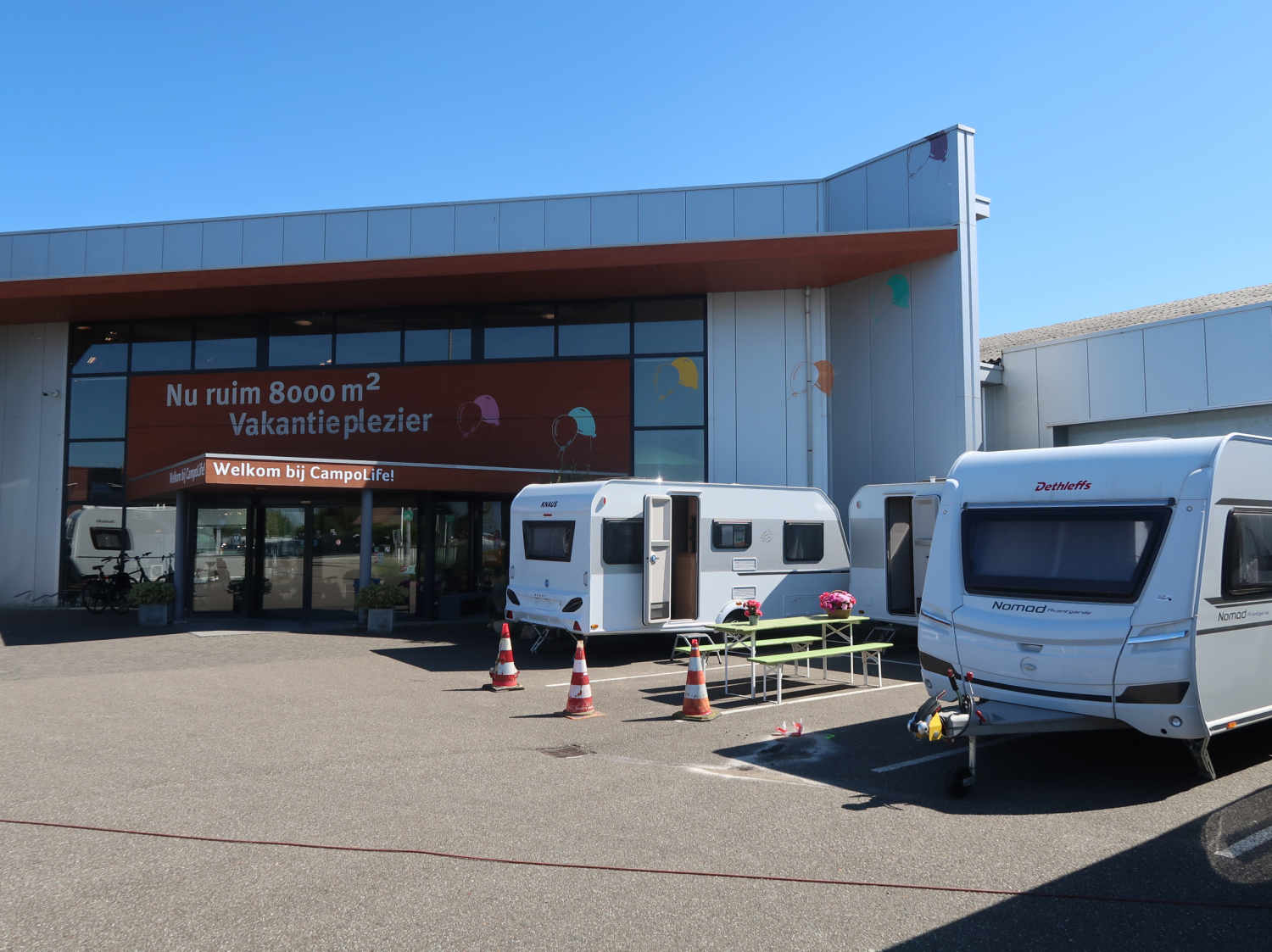 Campolife caravan dealer pand