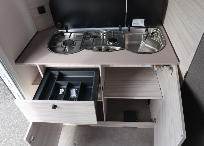 Dethleffs-CJoy-420-QSH-2026-Campolife-keuken