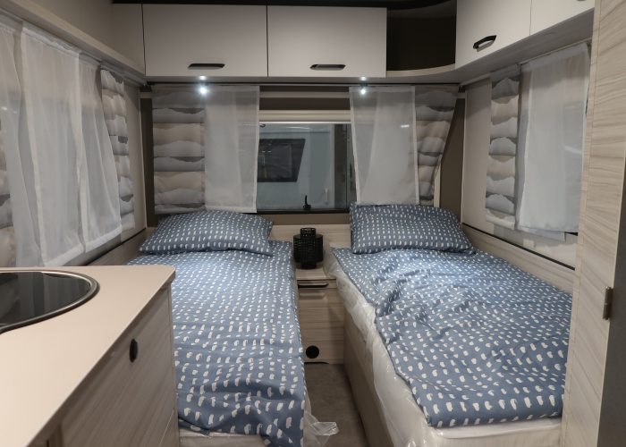 Dethleffs C'Joy 460 LE slaapkamer